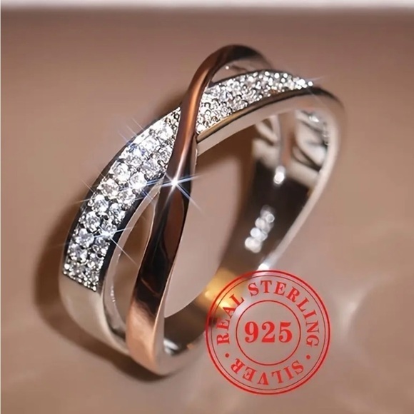 Jewelry - Elegant Silver and Gold Ring with Crystals Ring
